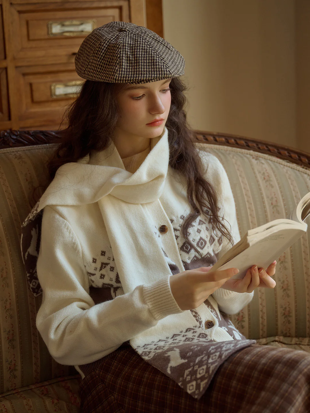 Exclusive Cat & Snowflake Jacquard Round Neck Fair Isle Cardigan (With Scarf)